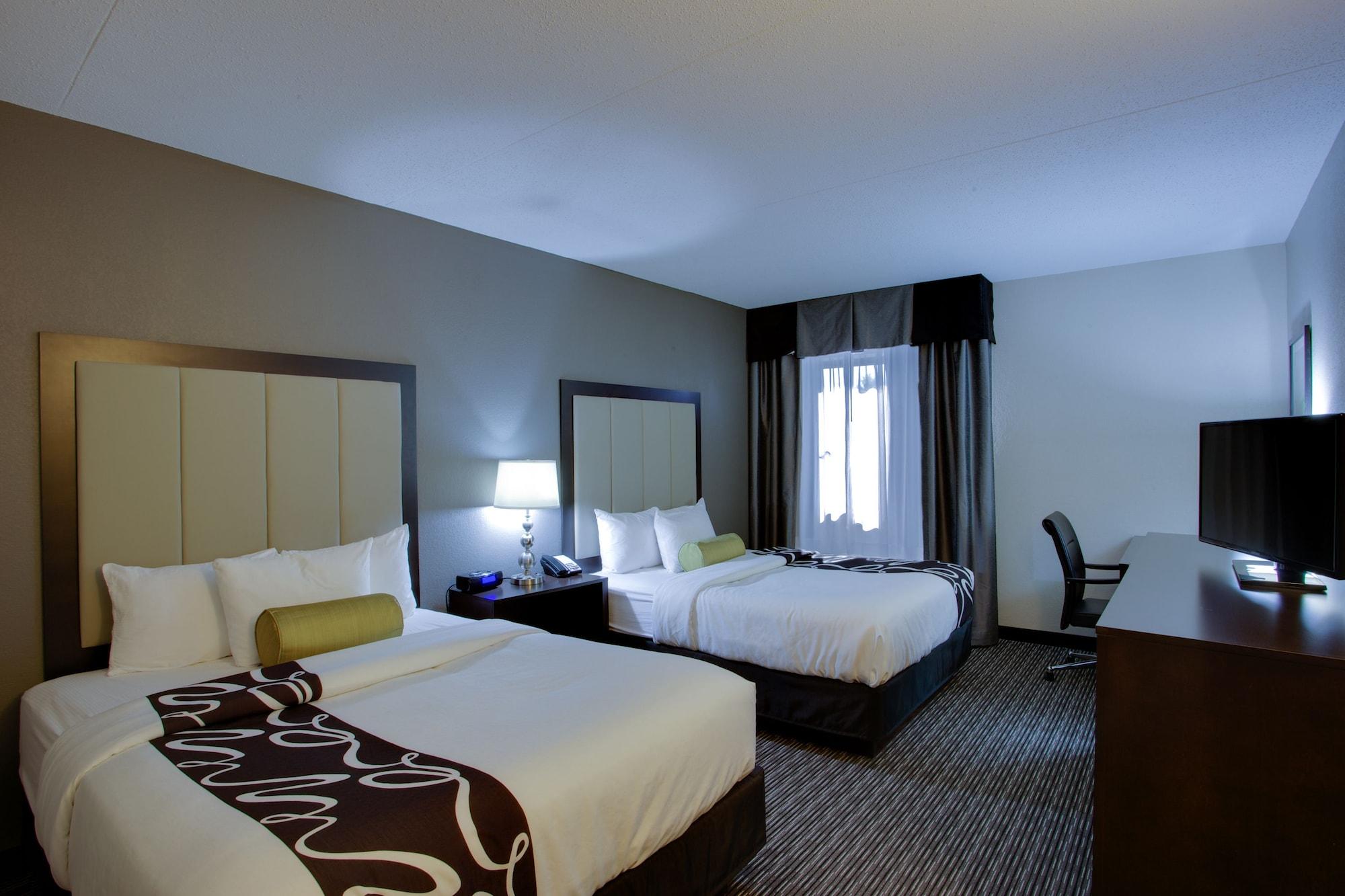 La Quinta Inn & Suites By Wyndham Detroit Metro Airport Romulus Exterior photo