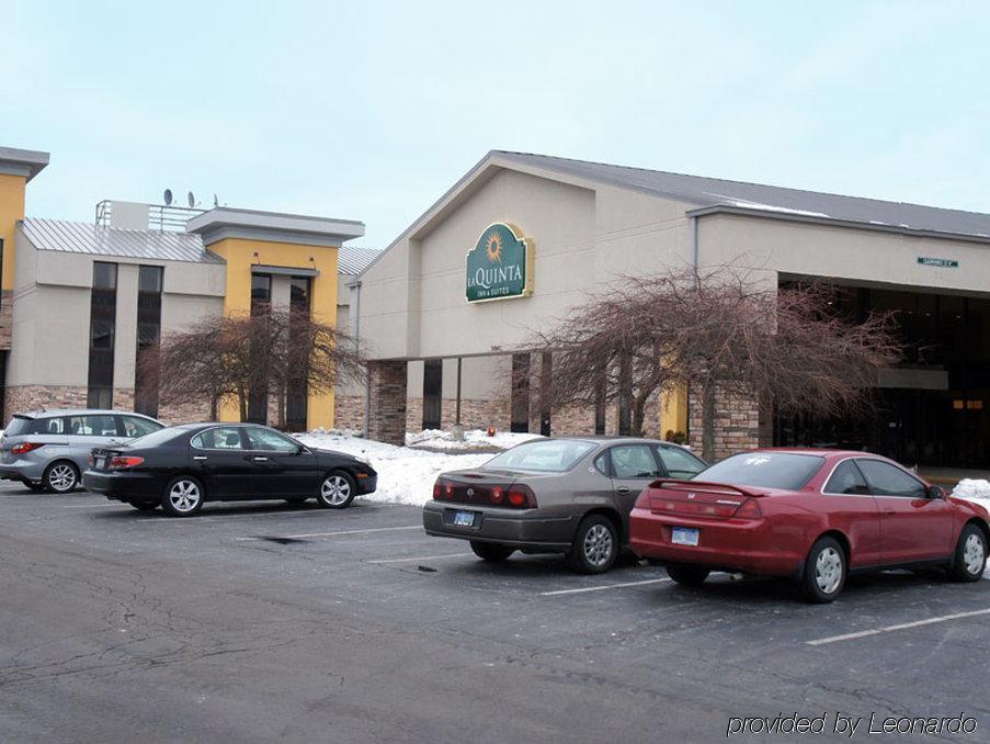 La Quinta Inn & Suites By Wyndham Detroit Metro Airport Romulus Exterior photo